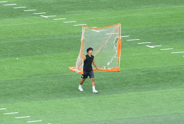 他总是试图